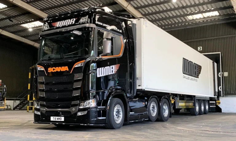 Scania S560 with temperature-controlled trailer